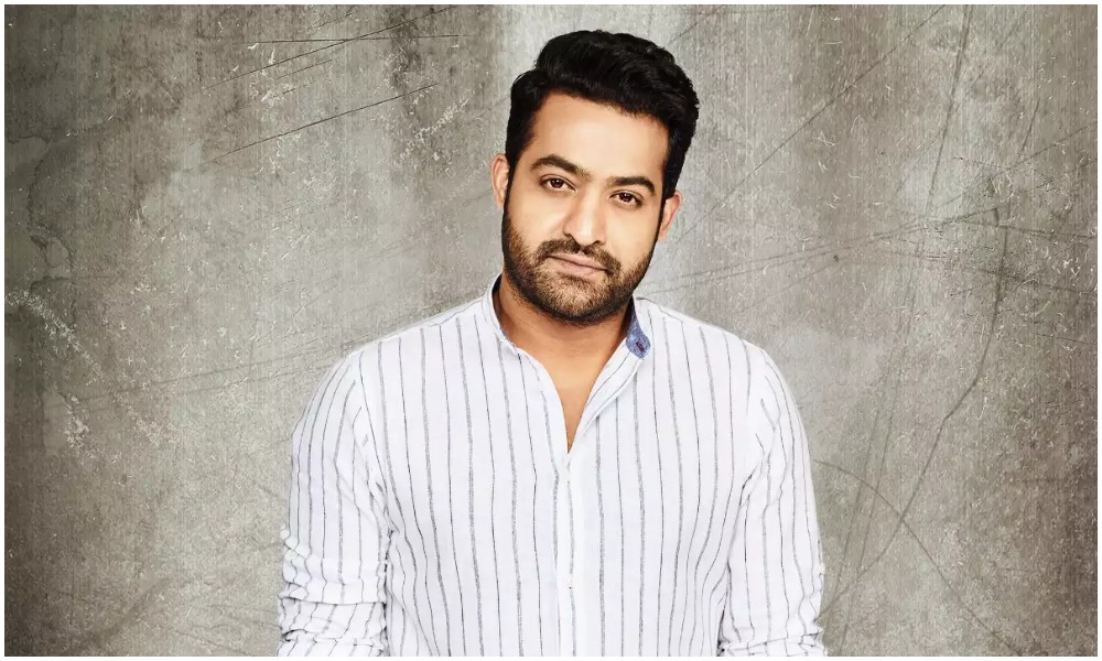 జూనియర్ ఎన్టీఆర్ ను రెండుసార్లు మోసం చేసిన ఇద్దరు స్టార్ డైరెక్టర్లు వీళ్లే?