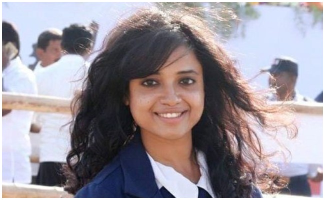 యాంకర్ పై మండిపడుతున్న నెటిజన్స్!