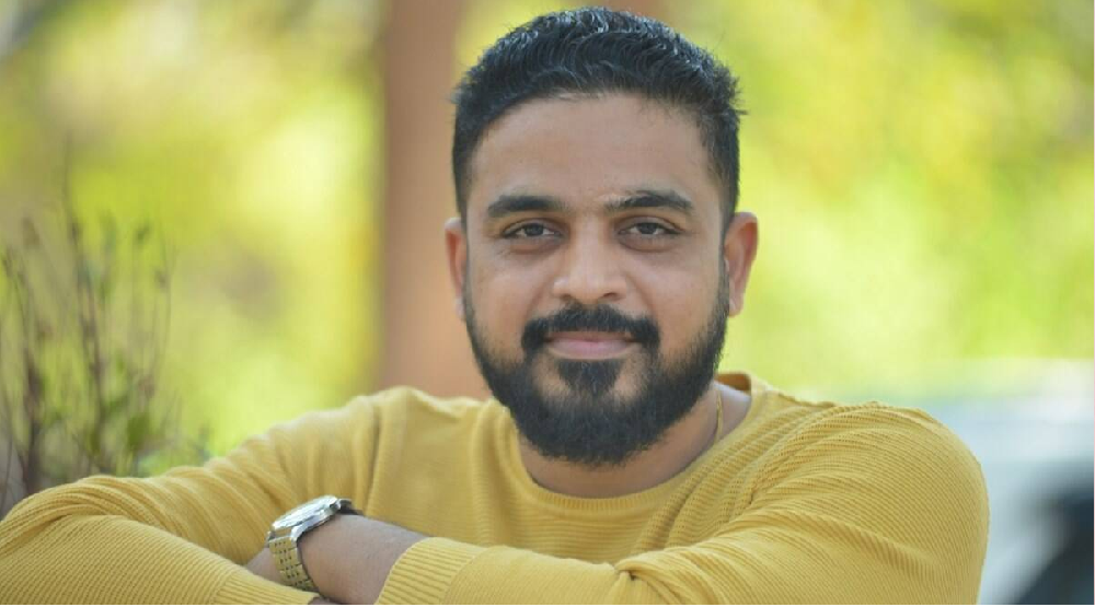 పాపం ప్రభాస్ దర్శకుడు..ఇప్పటికీ భయం పోలేనట్టుంది..!