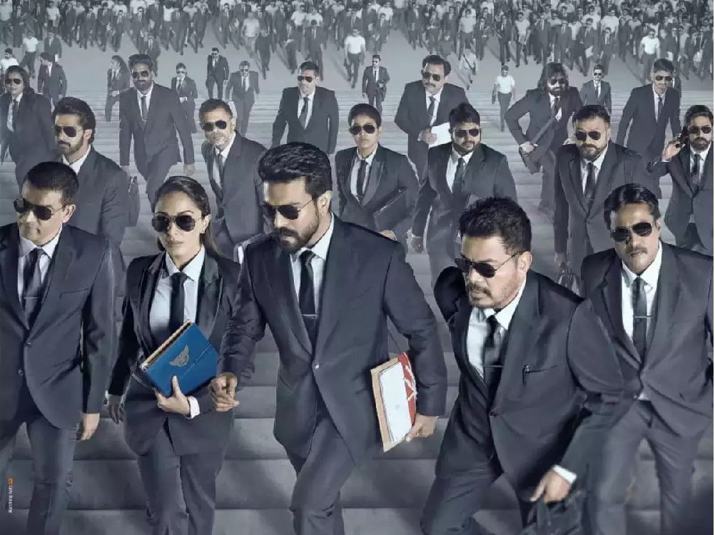 వైరల్ : తన ఫ్యాన్స్ కి పూర్తిగా కన్ఫ్యూజన్ లో పెట్టేసిన రామ్ చరణ్.!