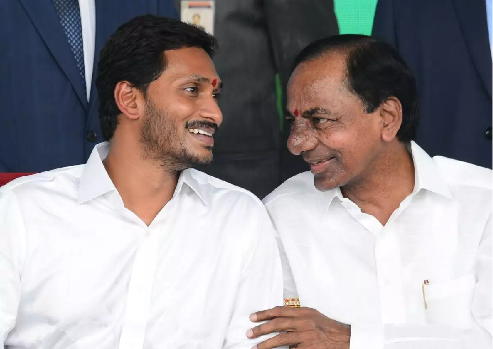 గులాబీ డైరెక్షన్‌లోనే వైఎస్సార్సీపీ నడుస్తోందా.?