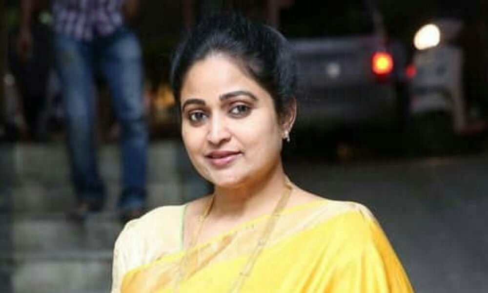 రాజీనామా ట్వీట్ ను తొలగించిన దివ్యవాణి..