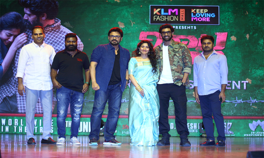 ‘విరాట పర్వం’ నటనకు గాను సాయి పల్లవికి జాతీయ అవార్డ్ వస్తుంది : ‘విరాట పర్వం’ ప్రీరిలీజ్ ఈవెంట్ లో విక్టరీ వెంకటేష్