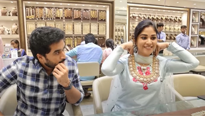 భార్యకు ఏడువారాల నగలు కొనిచ్చిన డాక్టర్ బాబు.. ఈ పిచ్చి తగ్గదంటూ కామెంట్స్?