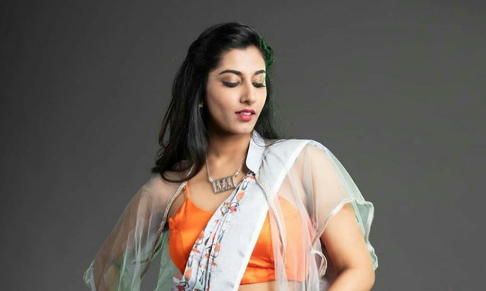 చీరకట్టులో మెరిసిపోయిన విష్ణు ప్రియ… నీలో ఈ యాంగిల్ కూడా ఉందా అంటు కామెంట్లు..!