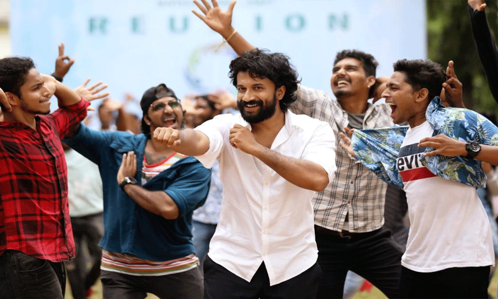 స‌త్య‌దేవ్ ‘గాడ్సే’ నుంచి ‘రా రమ్మంది ఊరు..’ వీడియో విడుదల