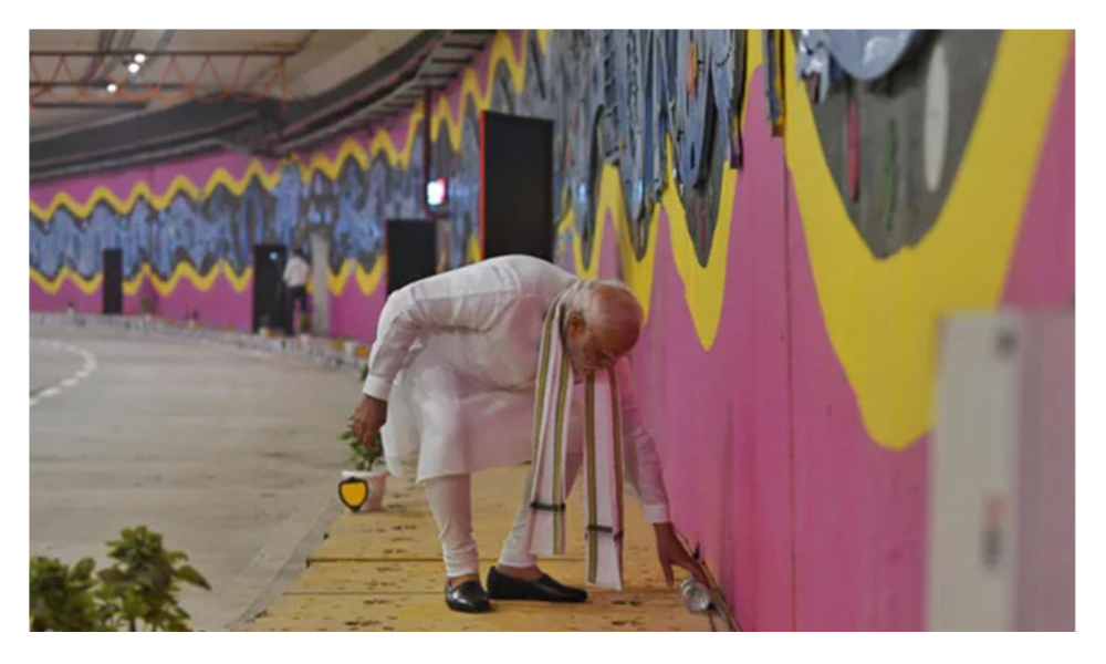 చెత్త ఏరిన ప్రధాని.. వీడియో వైరల్!