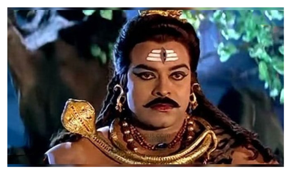 స్టార్ హీరోలు పామును మెడలో వేసుకోకపోవడానికి కారణమేంటో మీకు తెలుసా?