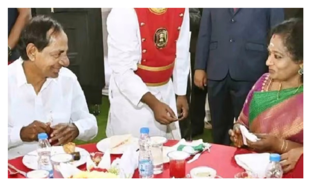 తెలంగాణ గవర్నర్ తో విందులో పాల్గొన్న ముఖ్యమంత్రి కేసీఆర్..