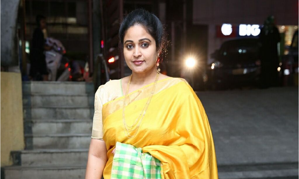 దివ్య వాణి వర్సెస్ షర్మిల, విజయమ్మ, సునీత.!