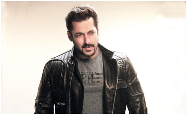 బట్టలు కొనడానికి కూడా డబ్బులు లేక ఇబ్బంది పడిన బాలీవుడ్ హీరో… ఎవరంటే?