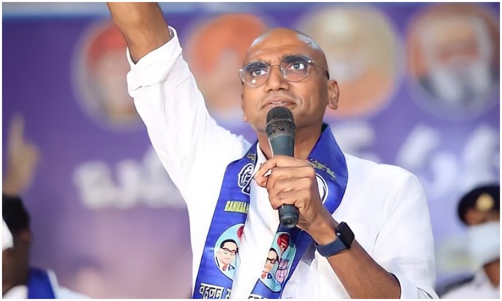 కన్నడ పత్రికలో తెలంగాణ ఆవిర్భావ ప్రకటనలు.. ఏం వెలగబెట్టారని ప్రవీణ్ కుమార్ ఫైర్!