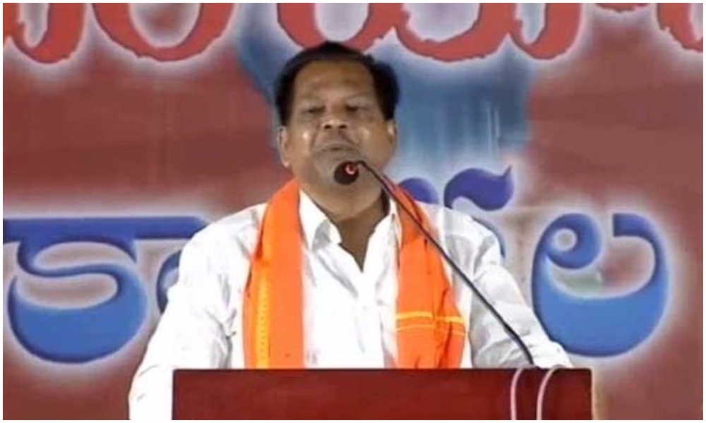 చంద్రబాబు ప్రభుత్వాన్ని కూలదోయడానికి కేసీఆర్ కుట్ర పన్నారంటున్న మాజీ మంత్రి..