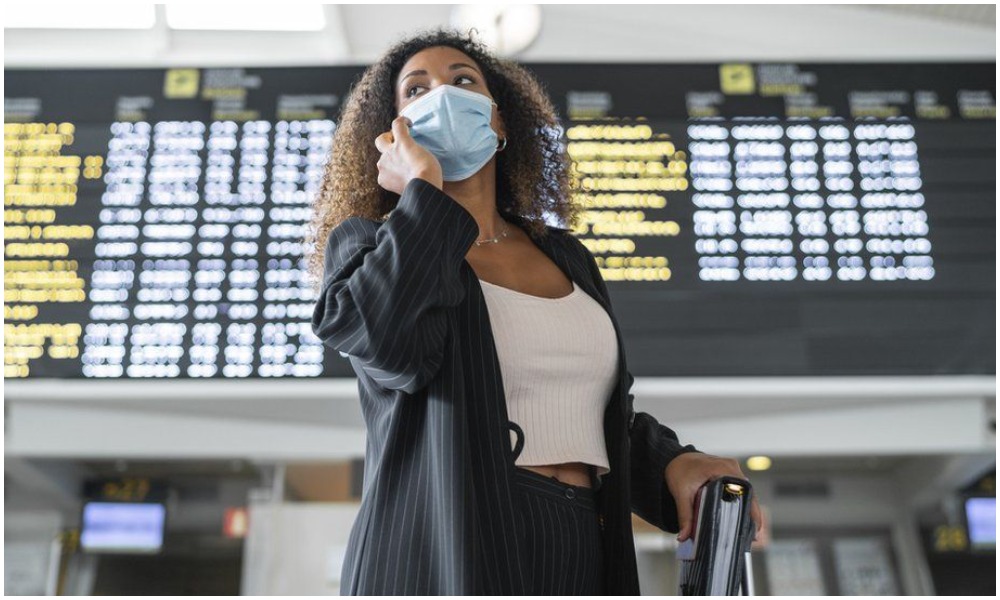 మాస్క్ లేకుంటే విమానంలోకి నో ఎంట్రీ: ఢిల్లీ హైకోర్టు