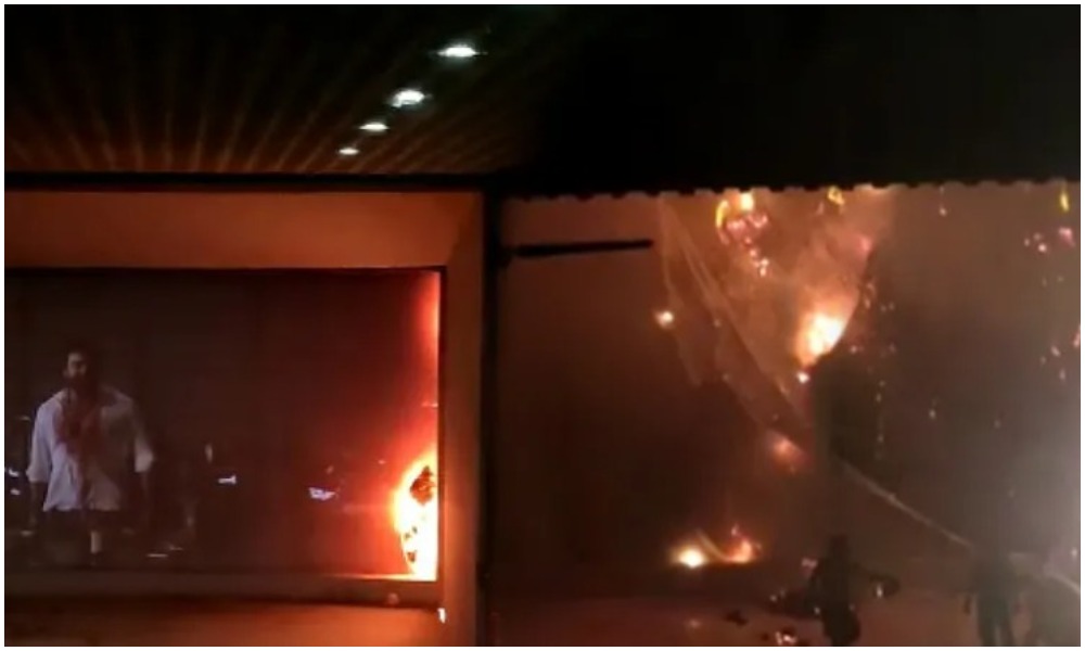 అత్యుత్సాహం కనబరిచిన సూర్య అభిమానులు.. తగలబడిపోయిన థియేటర్!