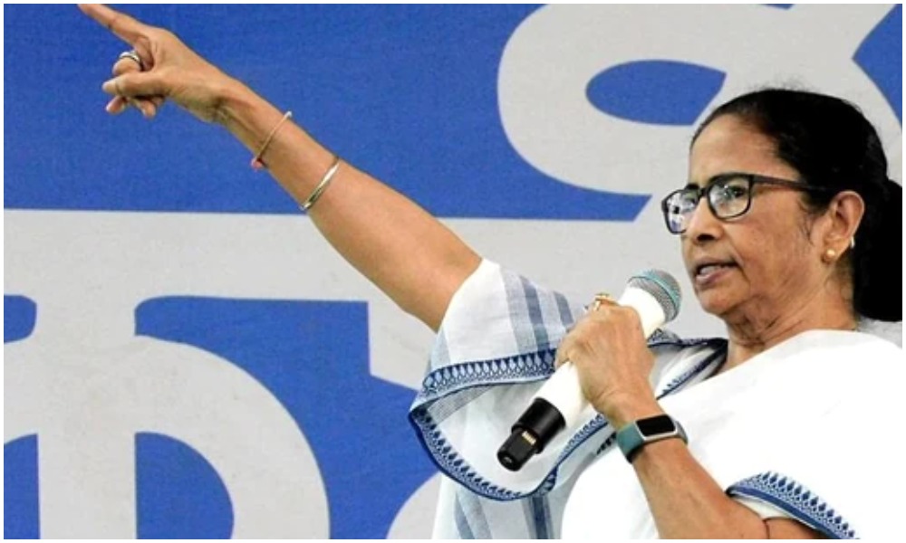 బీజేపీ చేతిలో తృణమూల్ ఓటమి అంటున్న జేపీ నడ్డా.. తుంగలో తొక్కుతుందన్న మమతా బెనర్జీ!