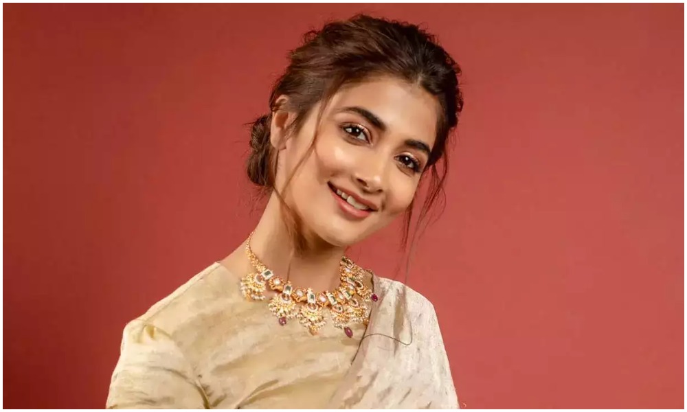 అహంకారంగా అజ్ఞానంతో మాట్లాడి వేధించాడు:పూజా హెగ్డే