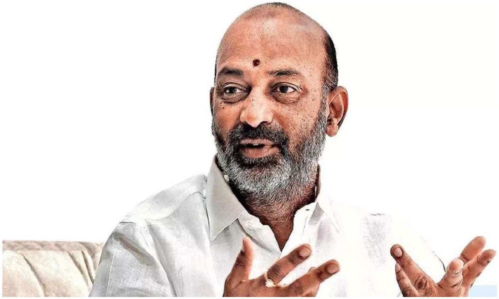 బస్సు చార్జీల పెంపు విషయంలో రాష్ట్ర ప్రభుత్వం పై మండిపడ్డ బండి సంజయ్..