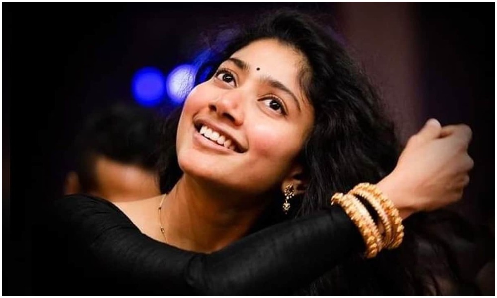 తన సంచలన కామెంట్స్ పై డీసెంట్ గా క్లారిటీ ఇచ్చిన సాయి పల్లవి.!