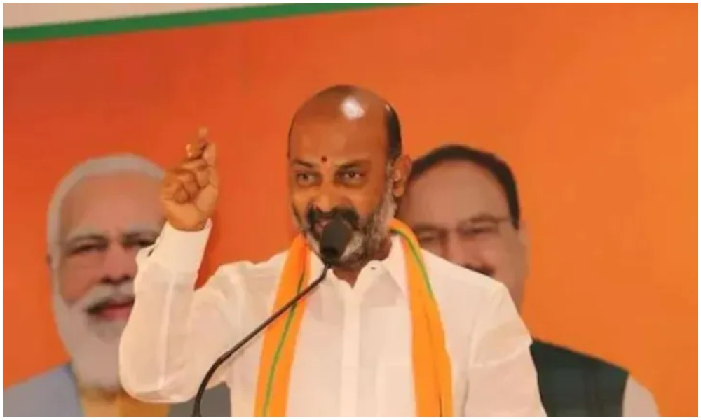 ప్రజల పట్ల పోలీసులు దౌర్జన్యంగా ప్రవర్తించారు: బండి సంజయ్