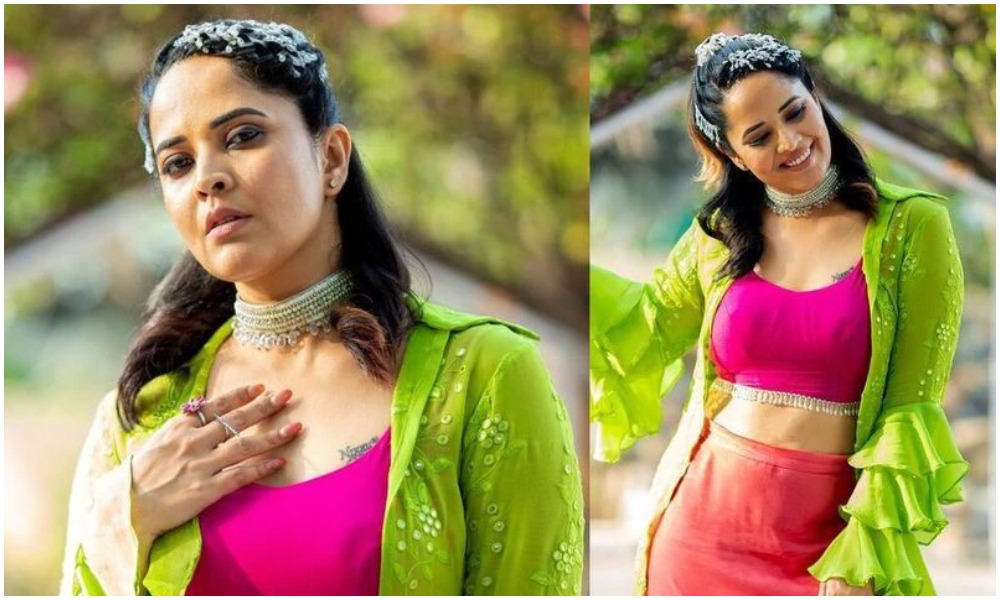 టాటూ కనపడేలా ఫోటోలకు ఫోజులిచ్చిన అనసూయా.. వైరల్ అవుతున్న ఫోటోలు…!
