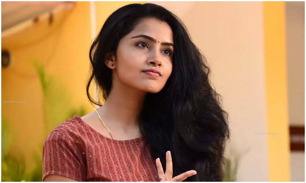 కోపంతో ఊగిపోతున్న అనుపమ.. షేమ్ ఆన్ యూ అంటూ పోస్ట్..!