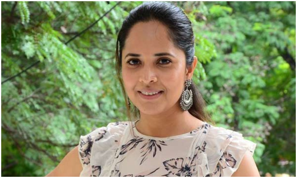 మాలాంటి వారి బతుకులు ఇలాగే ఉంటాయి.. ప్రయాణం చేయాల్సిందే.. అనసూయ కామెంట్స్ వైరల్!