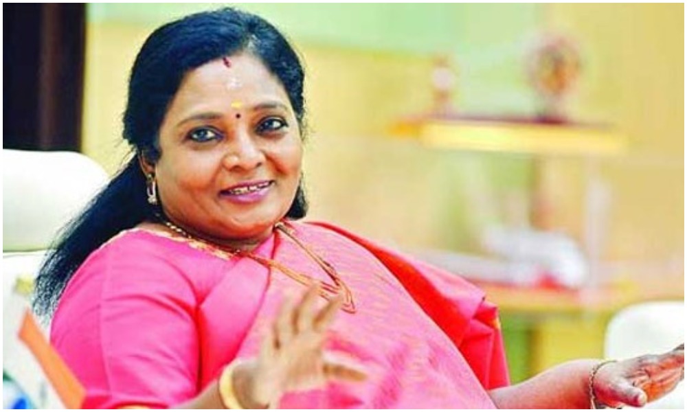 విమానంలో తోటి ప్రయాణికుడి ప్రాణాలు కాపాడిన గవర్నర్ తమిళిసై..!