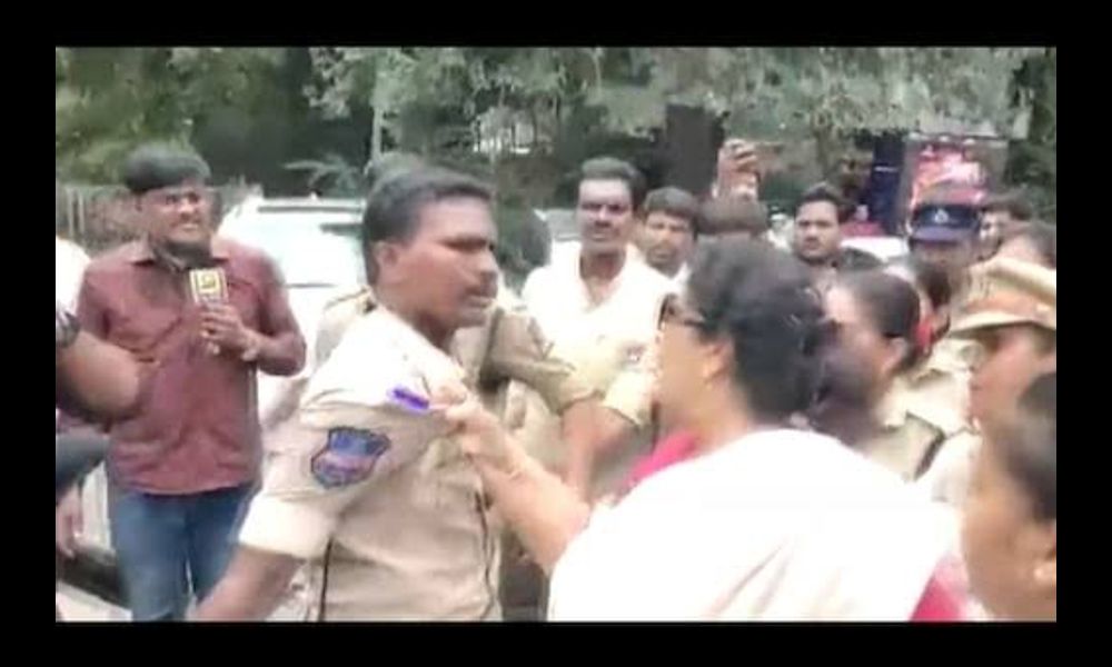 పోలీస్ అధికారి కాలర్ పట్టుకున్న ఫైర్ బ్రాండ్ రేణుక.!