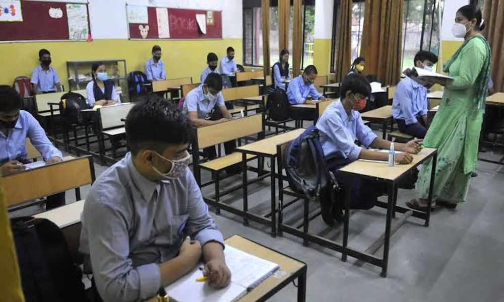 కోవిడ్ భయాల్లేవ్.! స్కూళ్ళు తెరచుకుంటాయ్.!