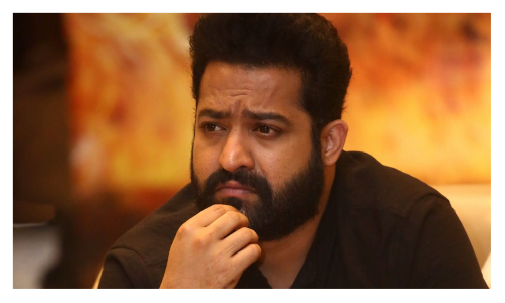 ఇండస్ట్రీ టాక్ : ఎన్టీఆర్ విషయంలో ఫ్యాన్స్ సంతోషంగా లేరా..?