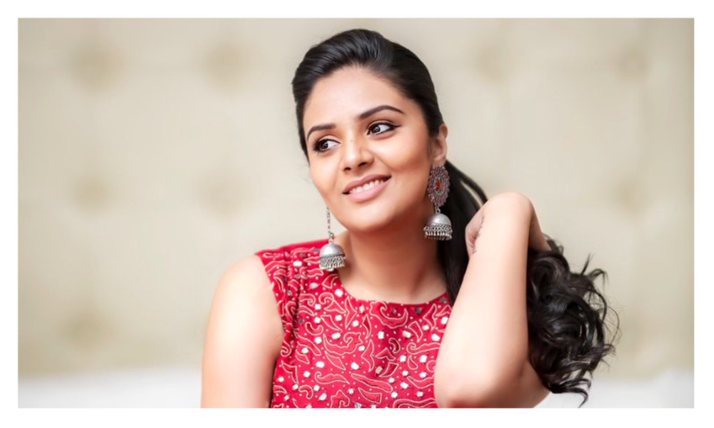 తొలిప్రేమ అంటూ ఓ రేంజ్ లో రచ్చ చేస్తున్న శ్రీముఖి… వీడియో వైరల్!