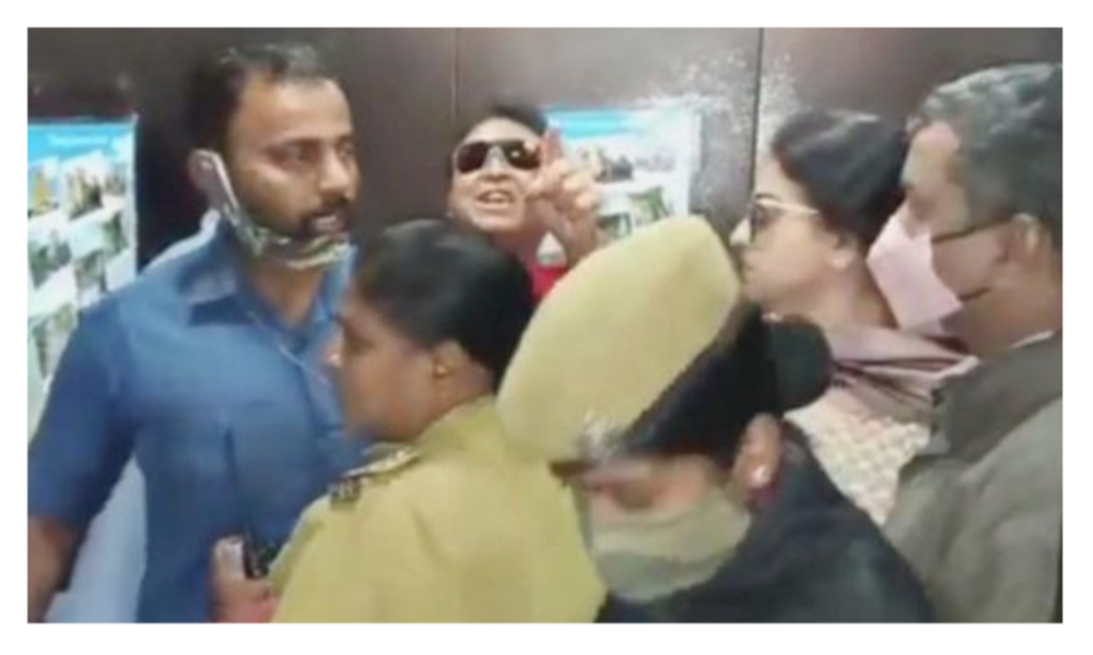 స్టార్ హోటల్లో జంటగా కనిపించిన నరేష్ పవిత్ర.. చెప్పుతో దాడి చేయబోయిన రమ్య!