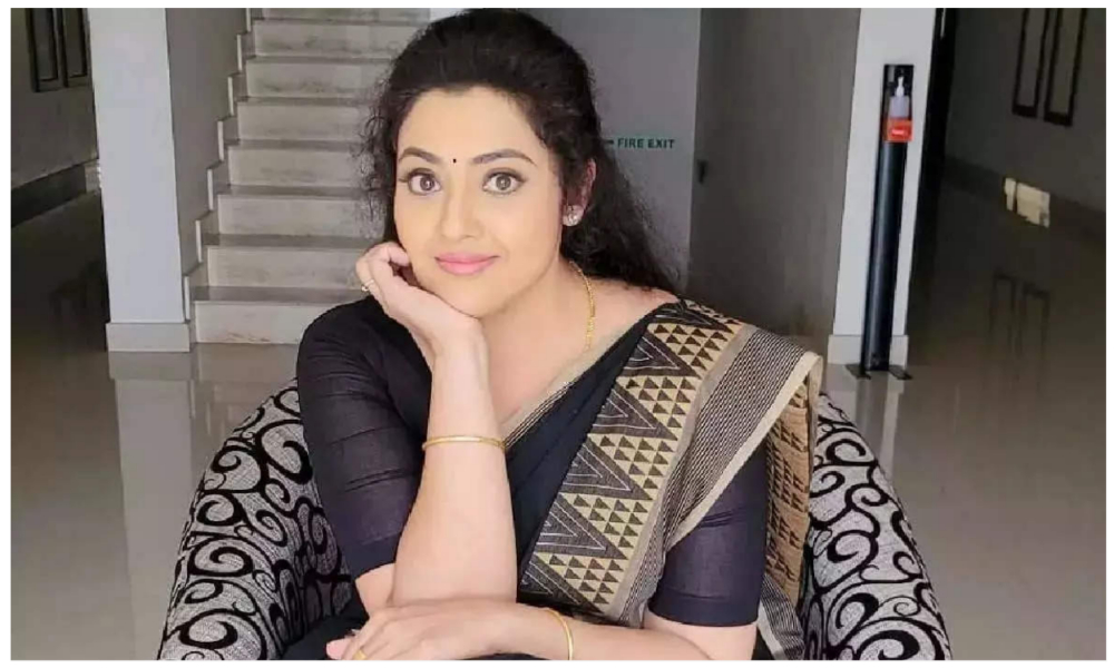 మీనా పడుకున్న మంచం వాడితే సినిమా హిట్.. ఈ షాకింగ్ సెంటిమెంట్ తెలుసా?