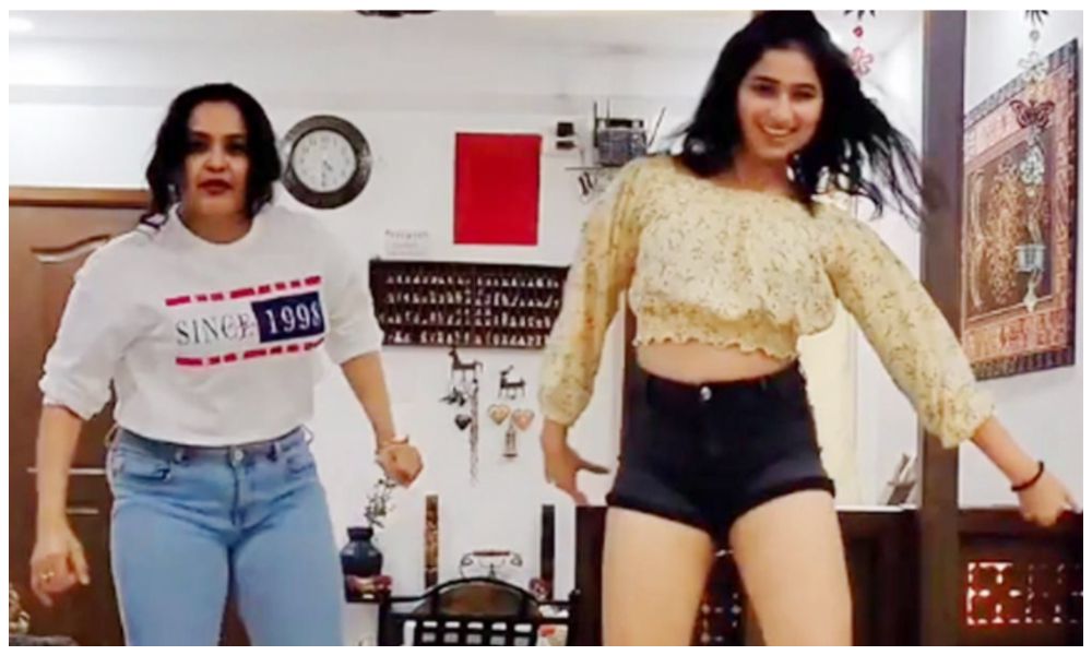 వైరల్ అవుతున్న ప్రగతి డాన్స్ వీడియో.. మరీ ప్రగతితో డాన్స్ చేసిన అమ్మాయి ఎవరో తెలుసా?