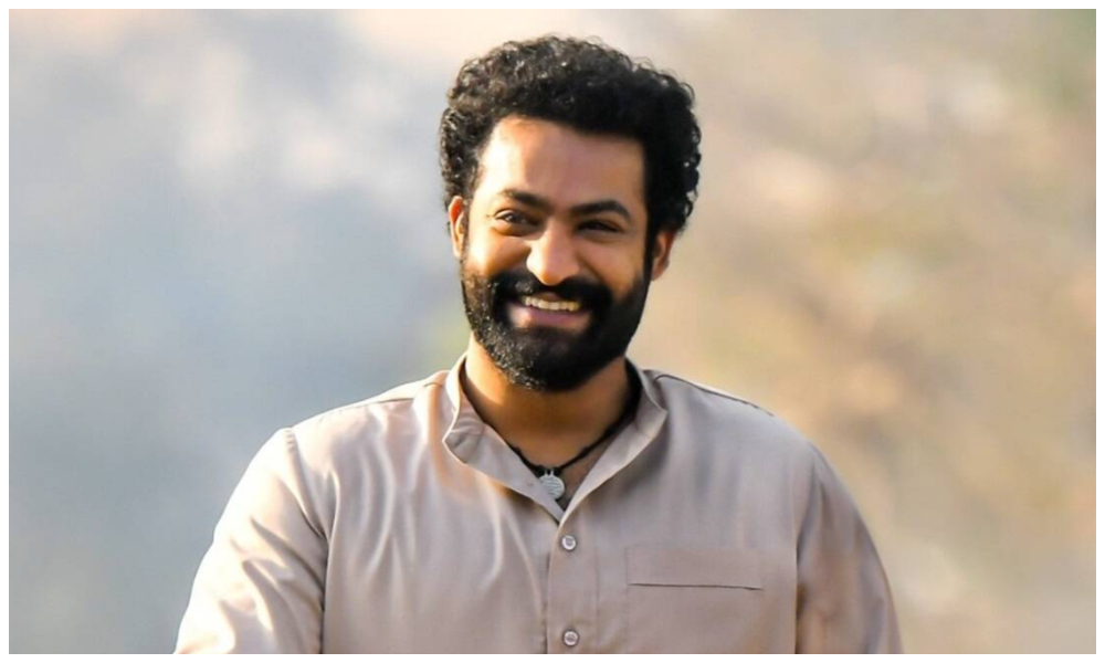 బ్లడ్ రిలేషన్ కాకపోయినా ఎన్టీఆర్ ను తమ్ముడిగా అభిమానించే ముగ్గురు అన్నలు వీళ్లే!