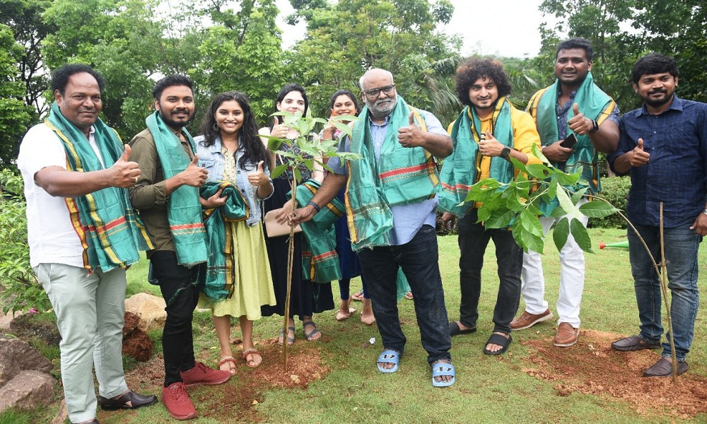 గ్రీన్ ఇండియా ఛాలెంజ్ లో భాగంగా మొక్కలు నాటిన యం.యం. కీరవాణి