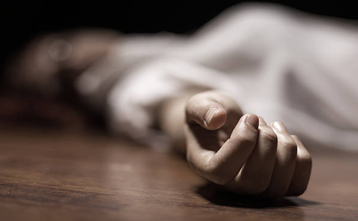 నడిరోడ్డు పై బాలుడు దారుణ హత్య… బీర్ బాటిల్ ముక్కలతో పొడిచి చంపిన వైనం?