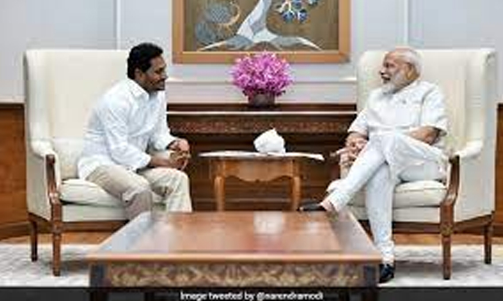 మోదీ సర్కార్ తో యుద్ధం.. జగన్ మాటలు మరీ కామెడీగా ఉన్నాయిగా