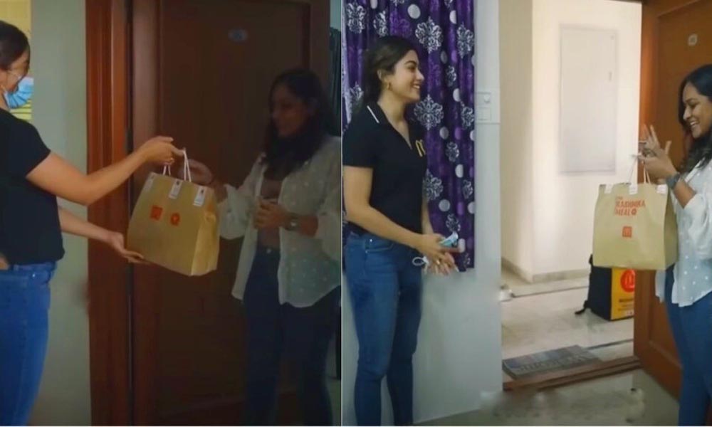 ఫుడ్ డెలివరీ గర్ల్ గా మారిన స్టార్ హీరోయిన్.. ఫోటో వైరల్?