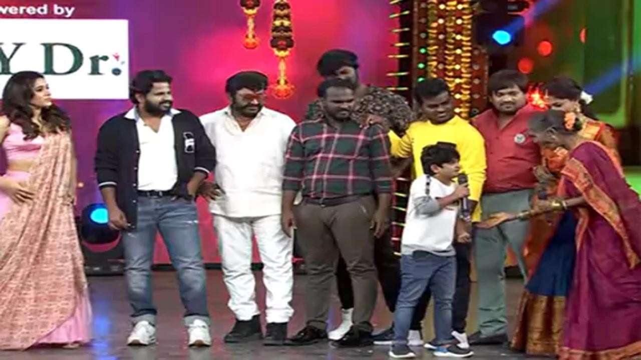 అందరి ముందు నరేష్ పరువు తీసిన బామ్మ.. డైపర్లు కావాలంటే నన్ను అడుగు అంటూ?