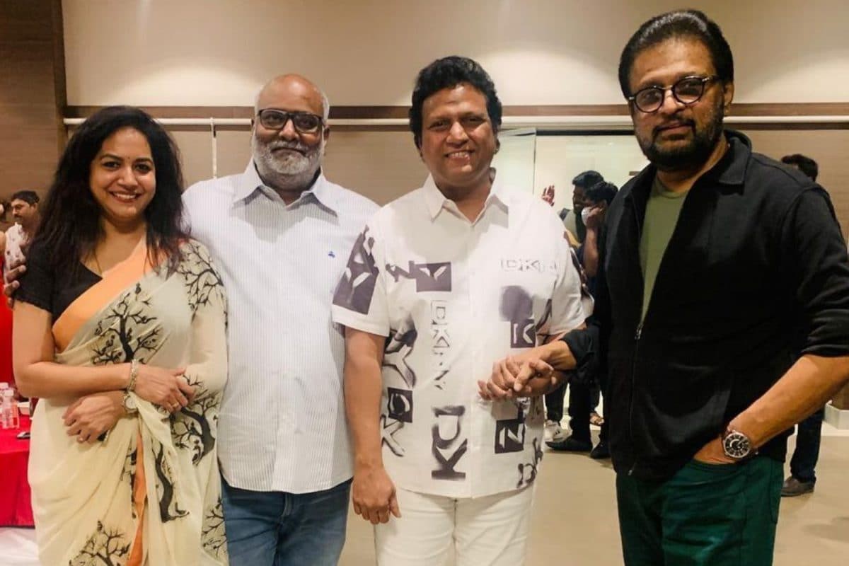 జీవితాంతం వారికి కృతజ్ఞతతో ఉంటా ఎమోషనల్ పోస్ట్ చేసిన సింగర్ సునీత..!