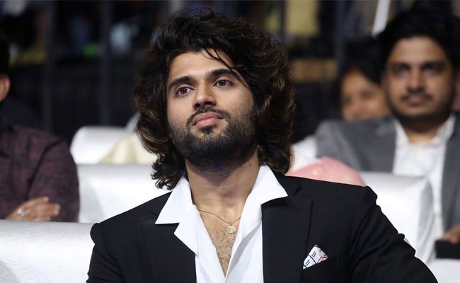 తన గురించి వస్తున్న ట్రోల్స్ పై స్పందించిన రౌడీ హీరో.. నాకు అలవాటైపోయింది అంటూ!