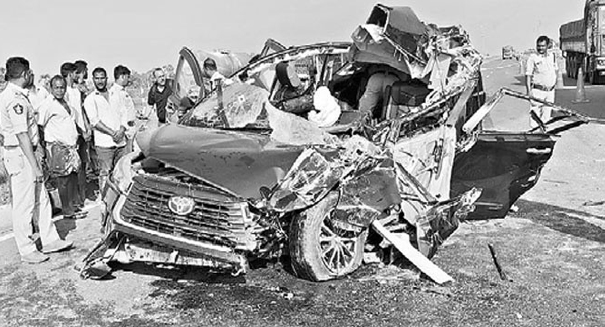 విహారయాత్రకు బయలుదేరి ప్రమాదంలో పడ్డ కుటుంబం… నిద్రమత్తె కారణమా?