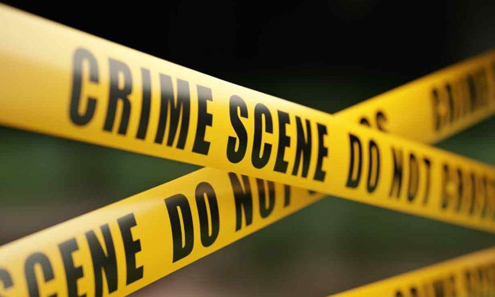 ప్రేమని నిరాకరించనందుకు యువతిని కారుతో గుద్దిన దుర్మార్గుడు..!