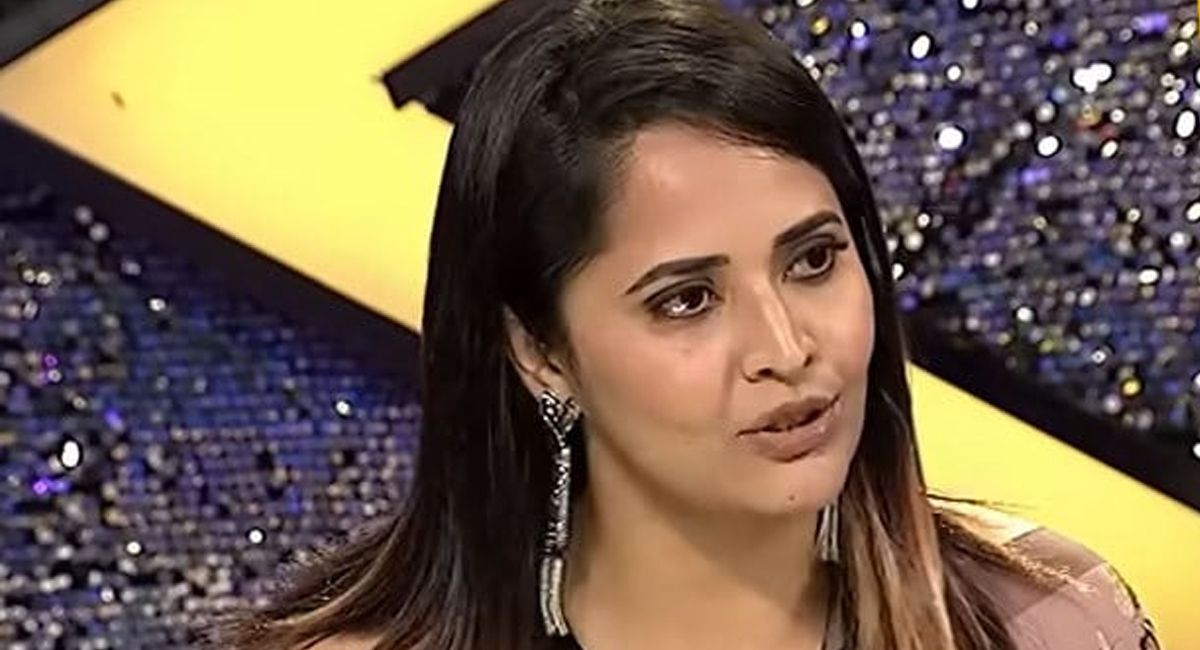 ఆంటీ అంతే శిక్ష తప్పదు.. నెటిజన్స్ పై ఫైర్ అవుతున్న అనసూయ..!