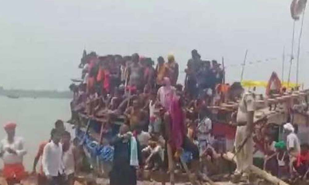 పడవలో ఆహారం వండుతుండగా ప్రమాదం… గ్యాస్ సిలిండర్ పేలి పలువురు దుర్మరణం…!