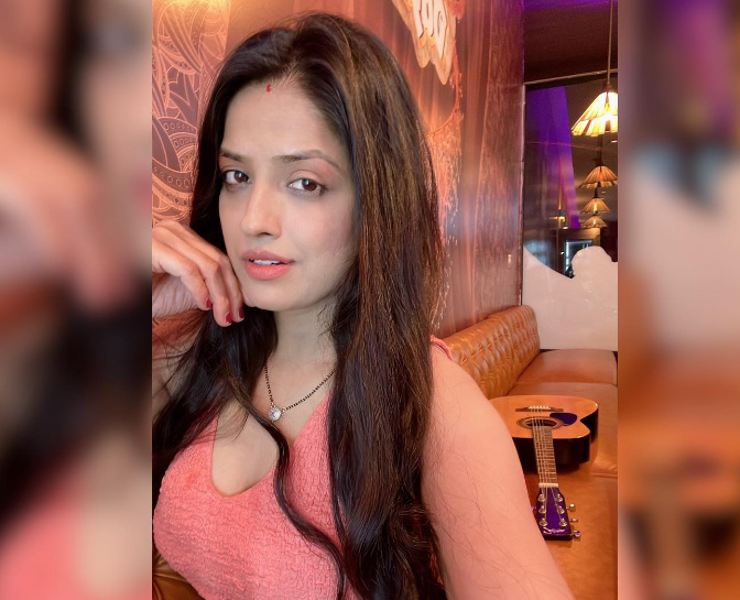 షాకింగ్ : వింత వివాహంతో వైరల్ అవుతున్న హిందీ ప్రముఖ నటి..!