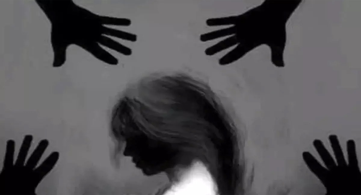 ఉత్తర ప్రదేశ్ లో దారుణం.. గర్భవతి మీద సామూహిక హత్యాచారం..!