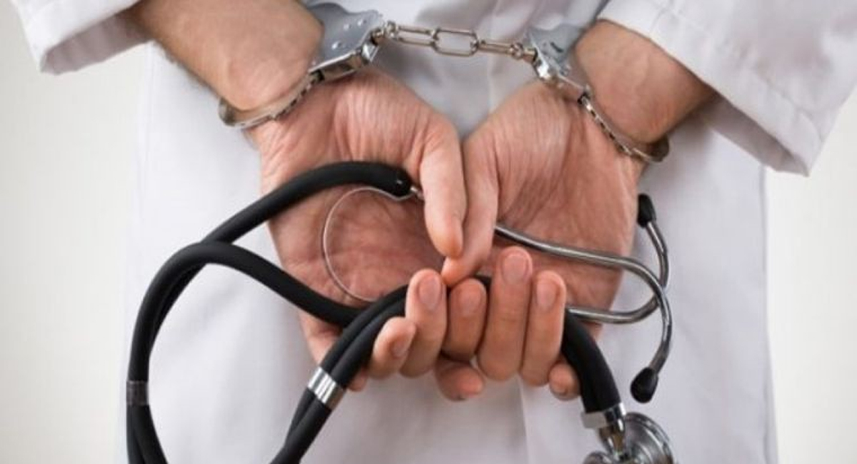 వరంగల్లో బయటపడ్డ నకిలీ డాక్టర్ బాగోతం.. పోలీసుల అదుపులో నిందితుడు..!